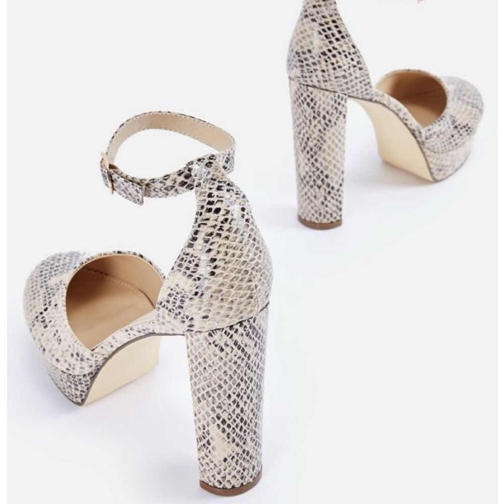 Faux leather pumps - block heel - Size 8